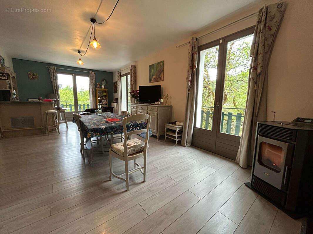 Maison à LAROQUE-DES-ARCS