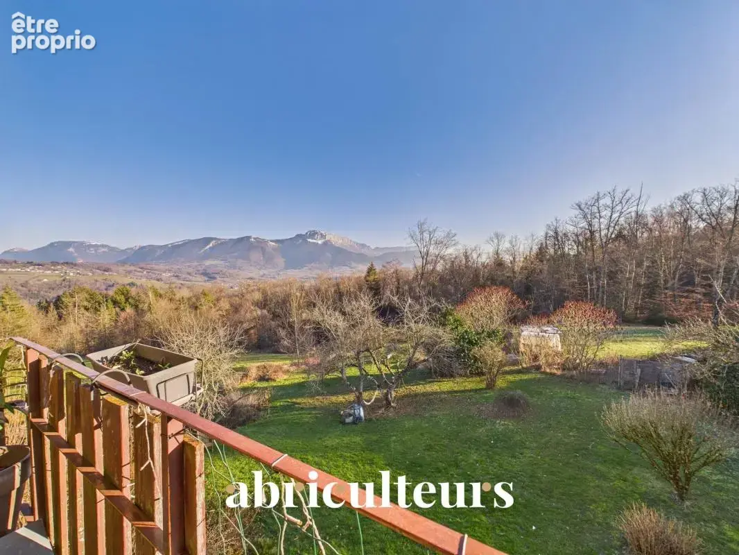 Propriété de caractère rénové et dans un environnement verdoyant en vente à  Charvonnex Annecy (74370) - photo 10