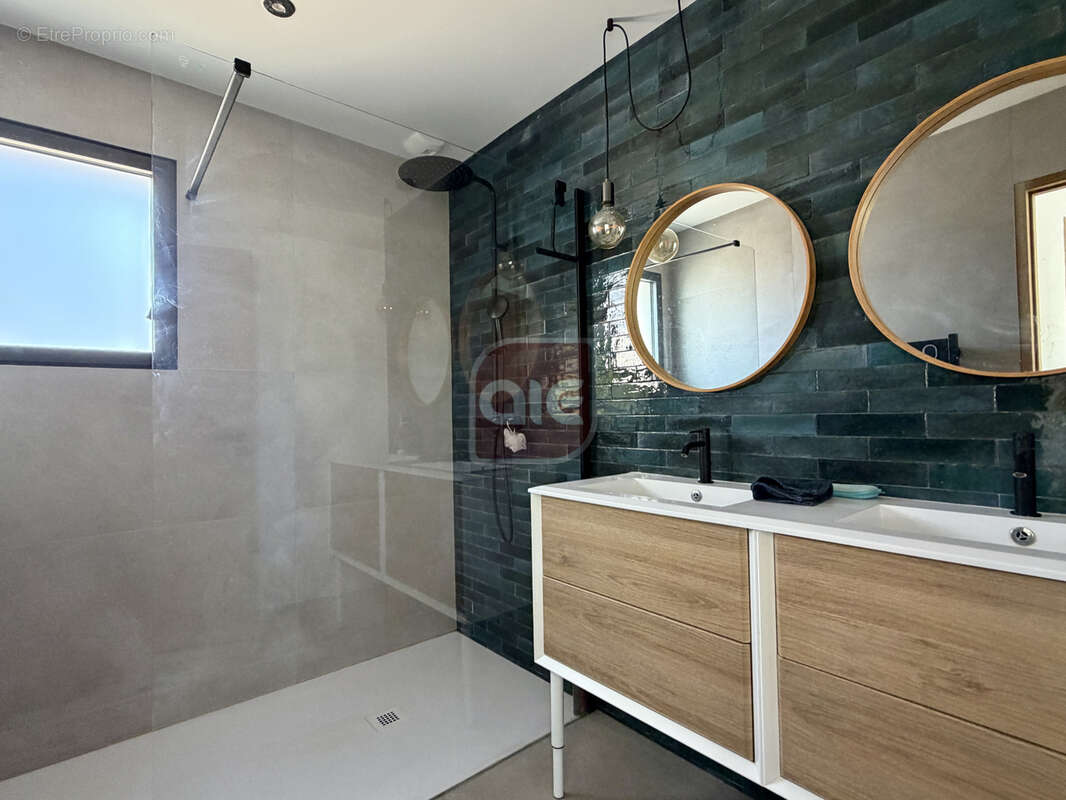 PRADES LE LEZ: Superbe contemporaine de près de 180 m2 sur une parcelle de 700 m2 avec piscine - photo 11