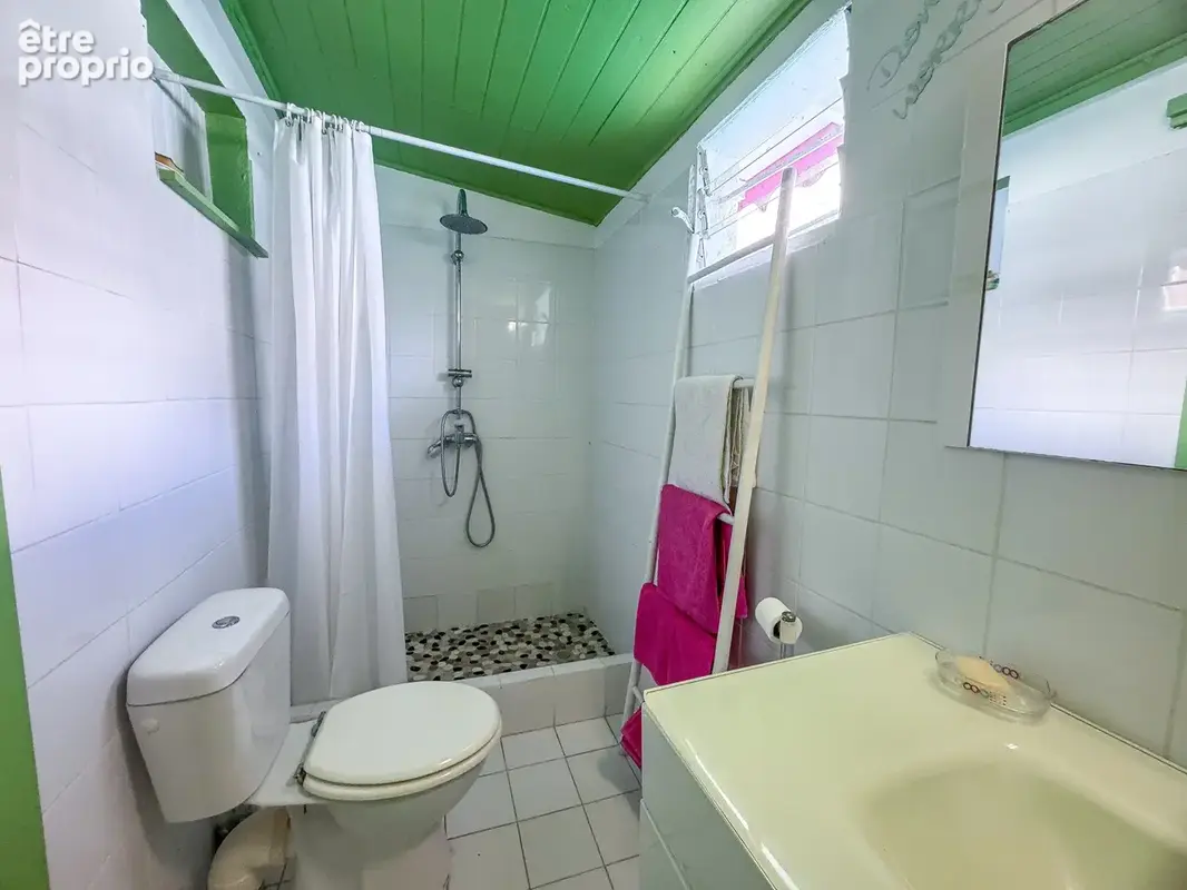 Bungalow coloré avec terrasse au cœur d’un jardin tropical - photo 11