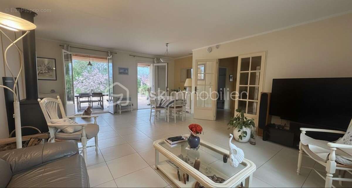 Maison à TOURRETTES