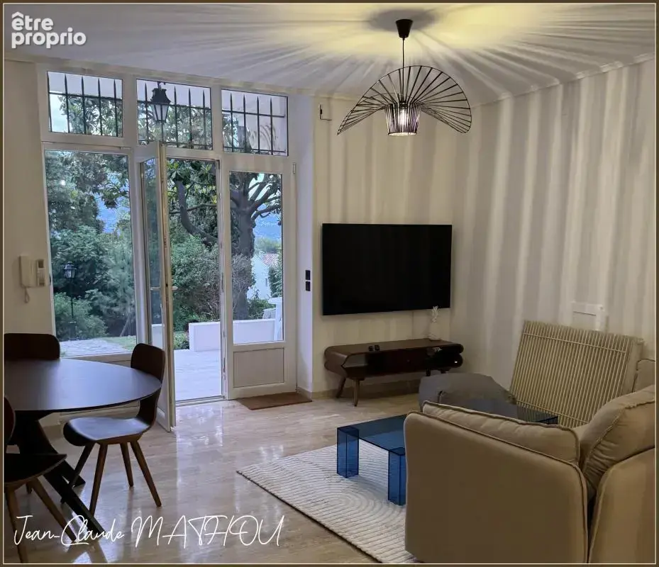 Ancienne Villa Rothschild – Élégant 2 pièces rénové avec terrasse et aperçu mer - photo 2