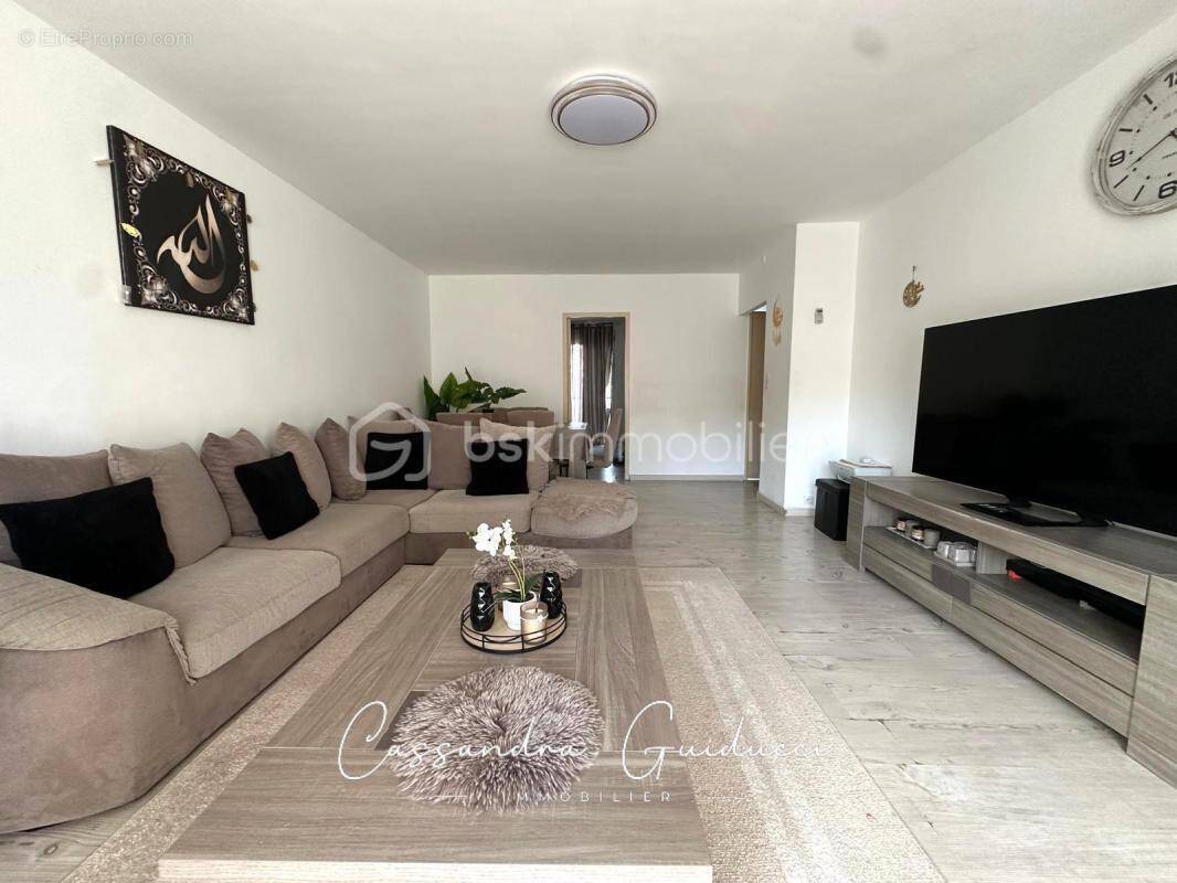 Appartement à MARSEILLE-1E