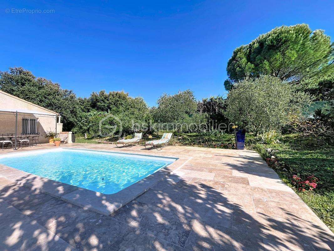 Maison à SAINT-HIPPOLYTE-DE-MONTAIGU