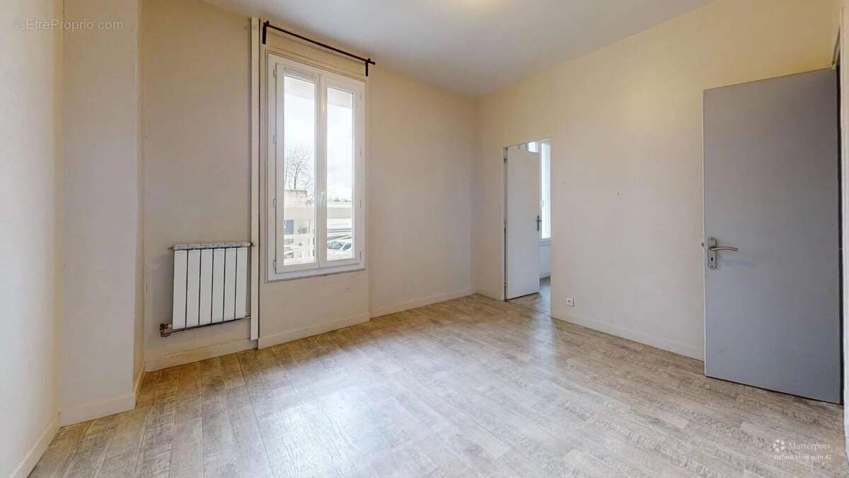 Maison à LE MESNIL-SAINT-DENIS