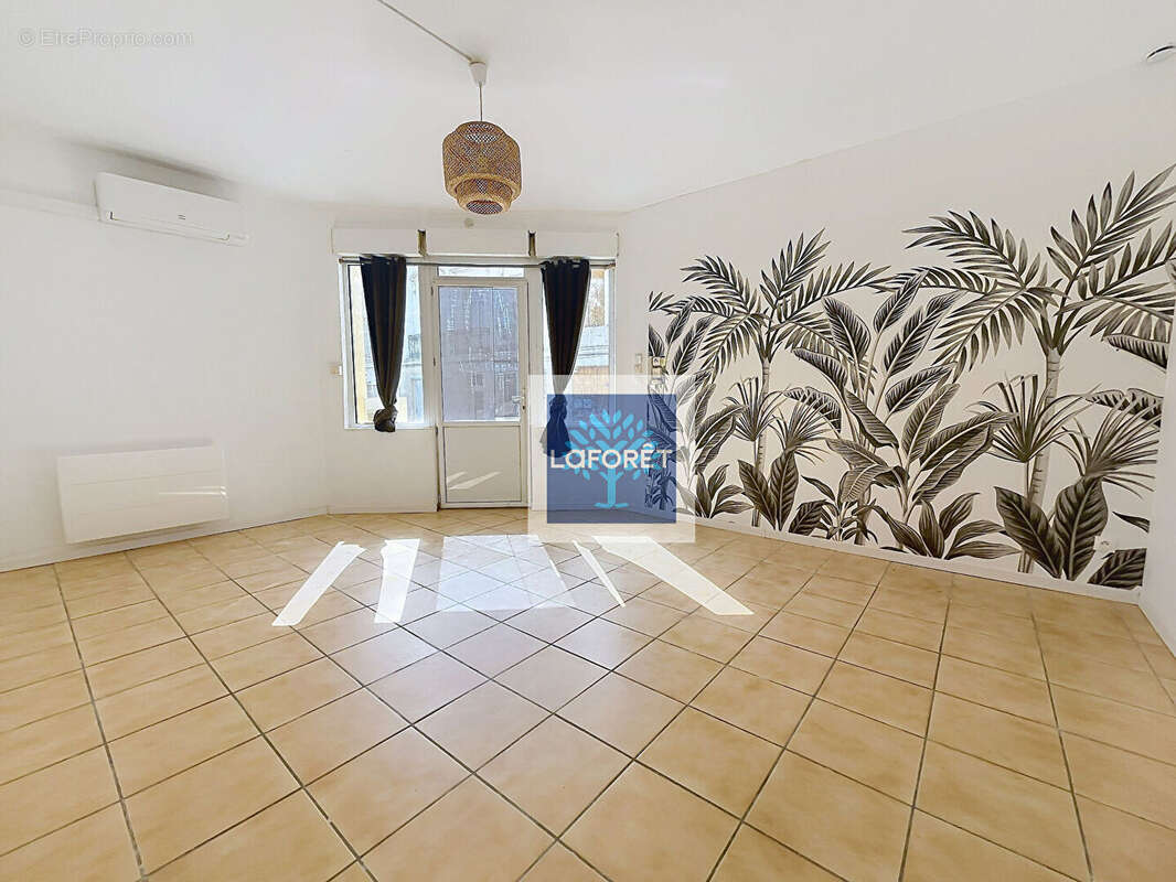 Maison à MONTLIEU-LA-GARDE