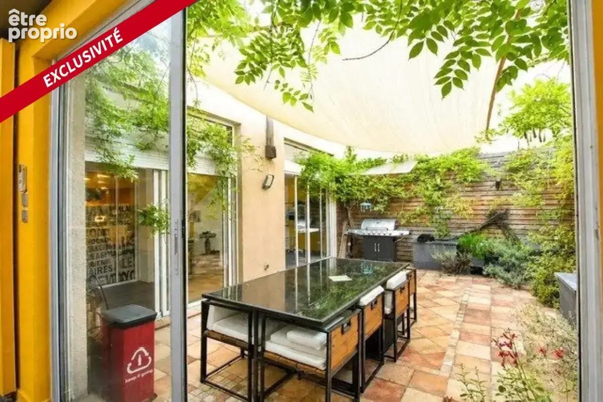 loft comprenant une cuisine, un salon, trois chambres, deux salle de bain, une terrasse et une piscine intérieure - photo 5