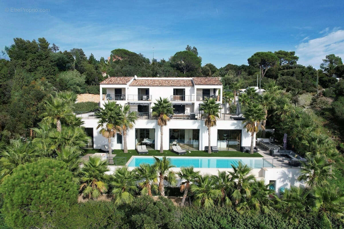 Villa 18 pièces avec piscine garage vue dégagée sur la colline, aux issambres - photo 2
