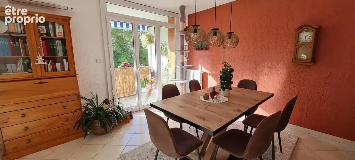 NIMES à vendre T5 de 84 m² 3 chambres, garage individuel, balcon, jardin commun, parking - photo 2