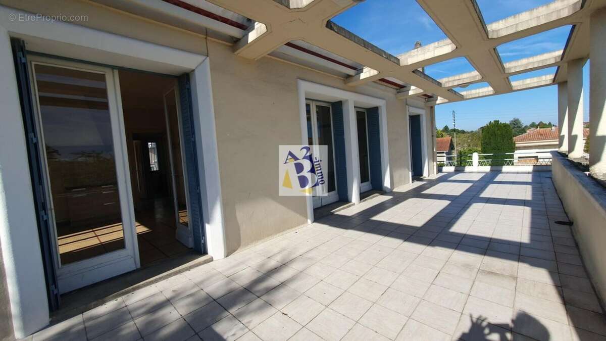 Maison à MAGNAC-SUR-TOUVRE