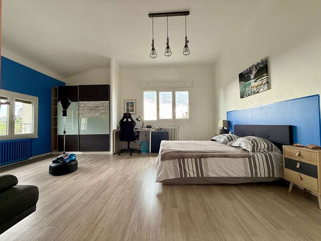 Maison de ville t6 avec garages et piscine - photo 11