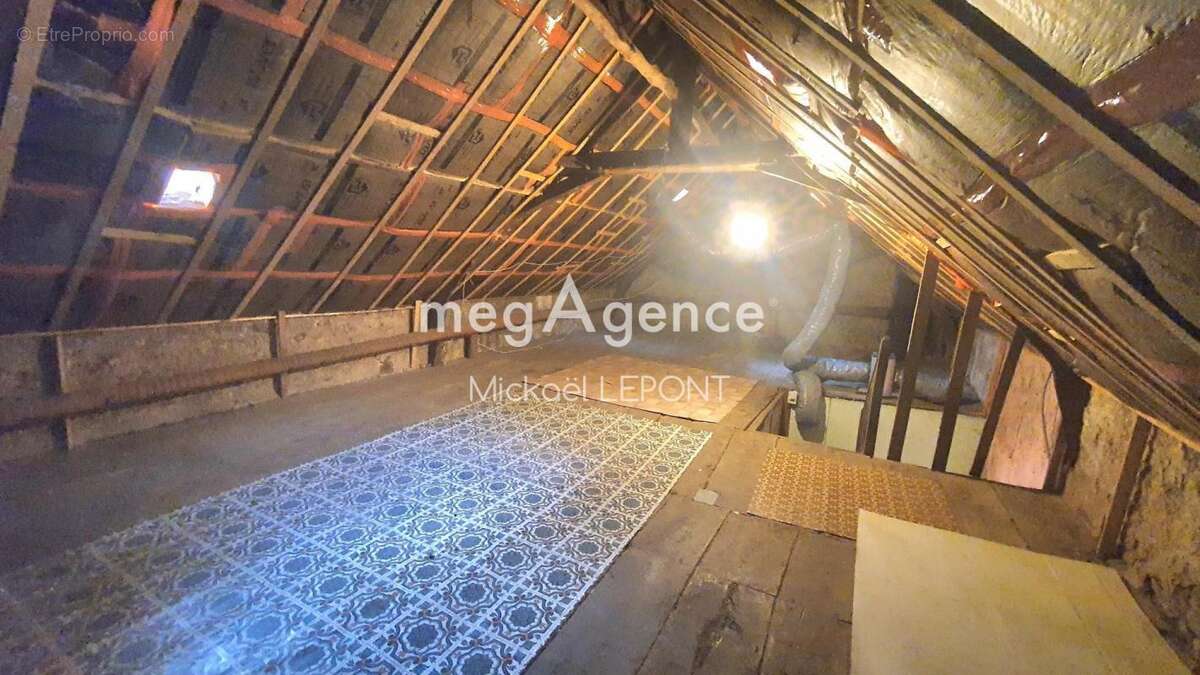 Maison à SAINT-OUEN-DES-TOITS