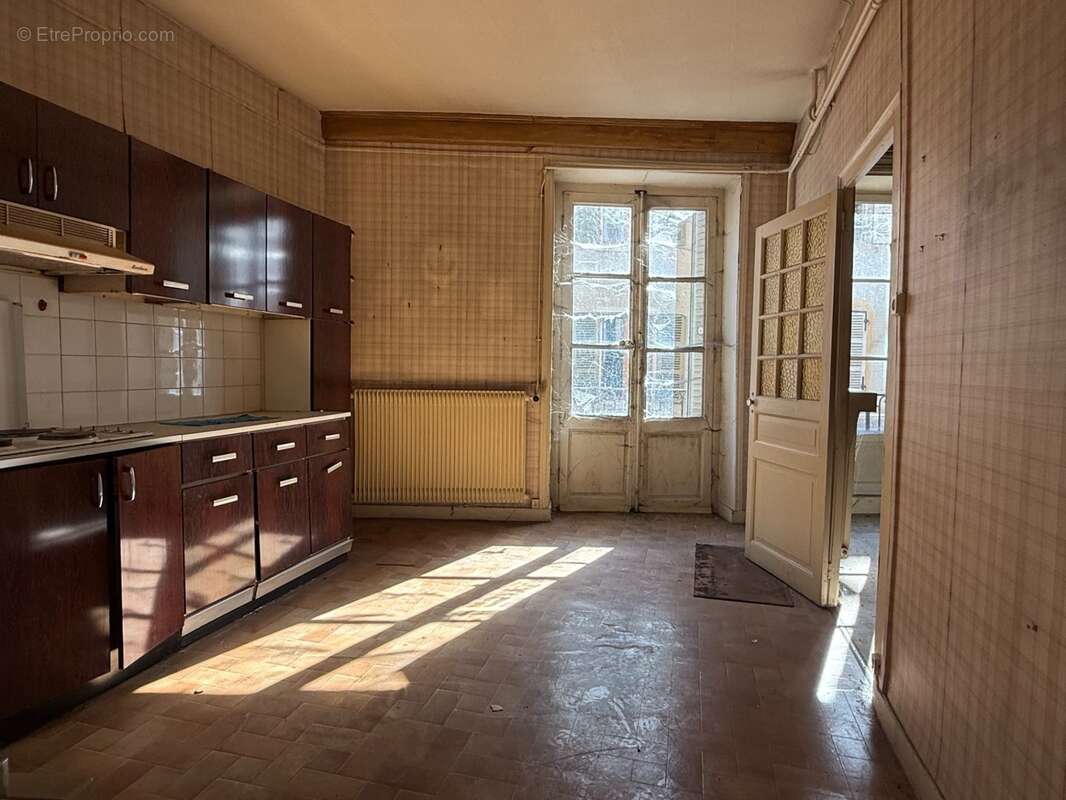 Exclusivité à vendre un immeuble à CHAROLLES (71) - photo 6