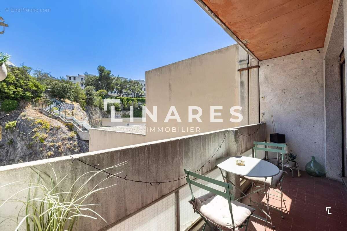 LE SEPTIÈME CIEL - Appartement T3 de 80m² - Deux balcons - Vue dégagée & aperçu mer - 13007 - photo 11