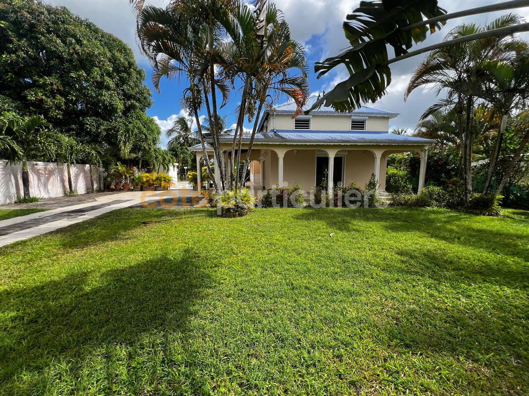Maison à BAIE-MAHAULT