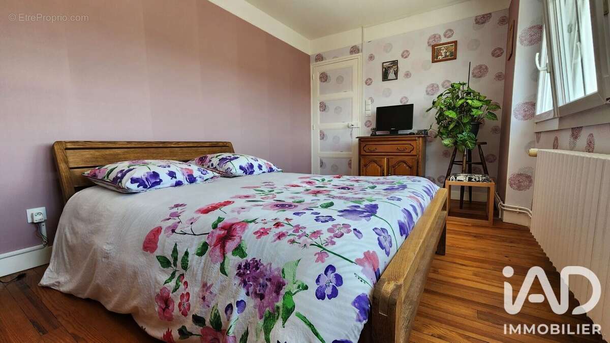 Maison 132 m² à Le Mesnil-Angot  - photo 7