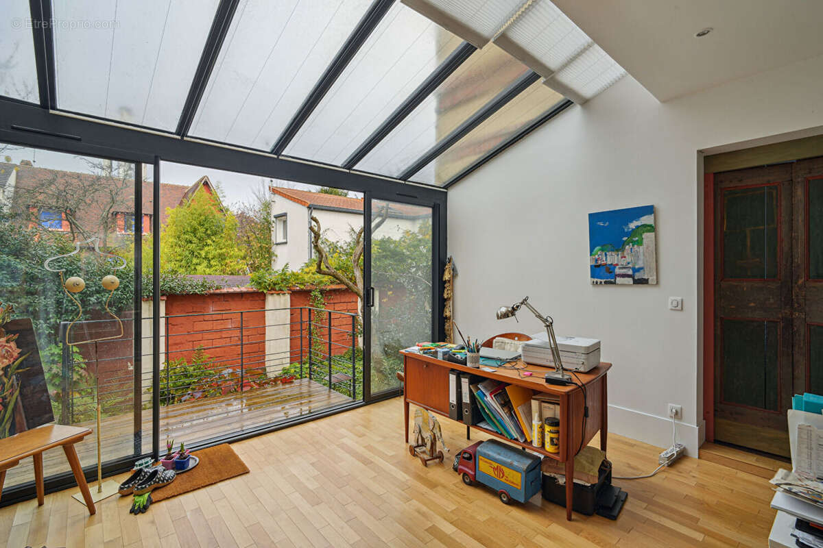 Appartement à LES LILAS