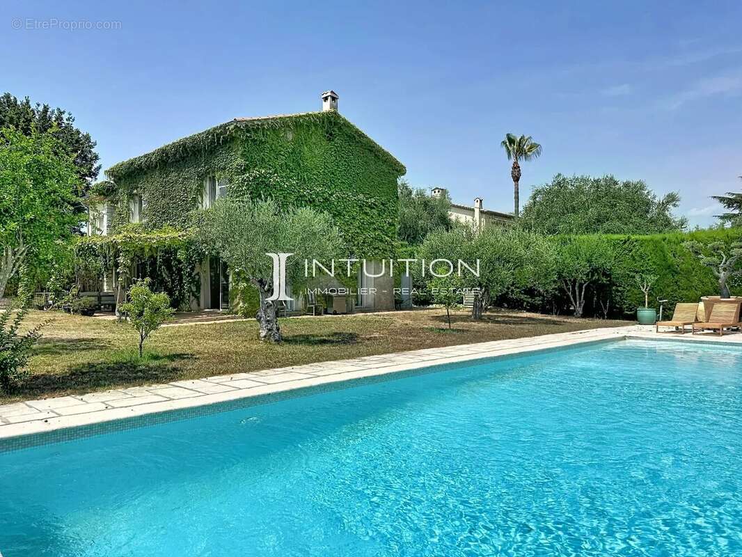 Mougins - Les Colles : Authentique villa de charme avec piscine - photo 11