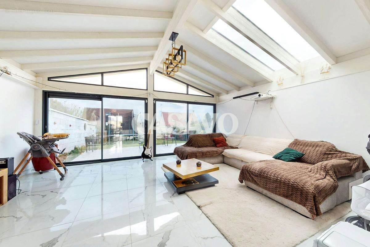 Vente Maison 5 pièces de 122m² - 77124 Villenoy - photo 2
