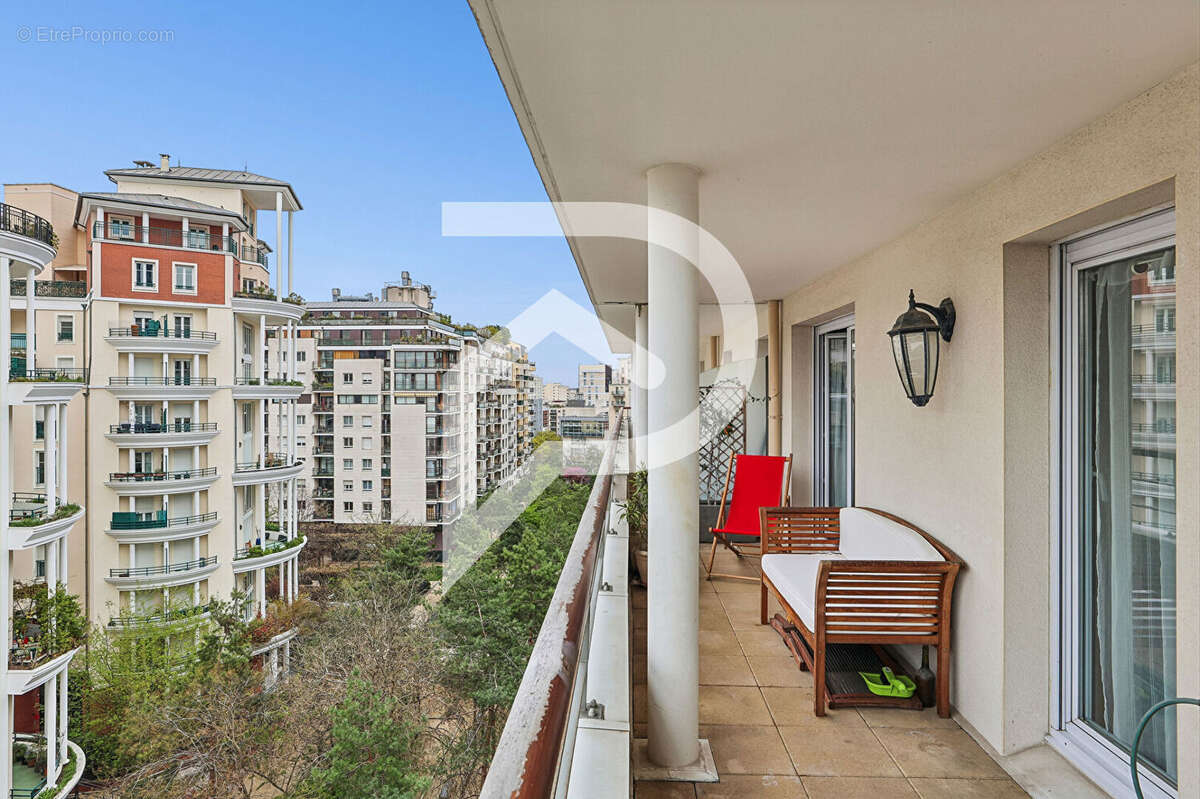 Appartement à COURBEVOIE
