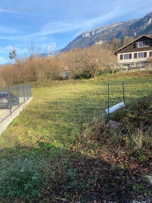 Terrain à SAINT-LAURENT-DU-PONT