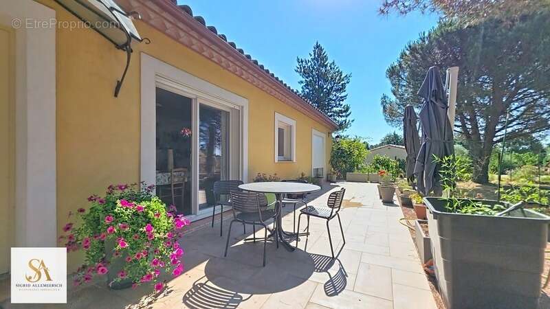 VILLARDONNEL – Villa de plain-pied avec garage, 4 chambres et bureau, sur un terrain de 3 577 m² avec vue dégagée sur la Montagn - photo 10