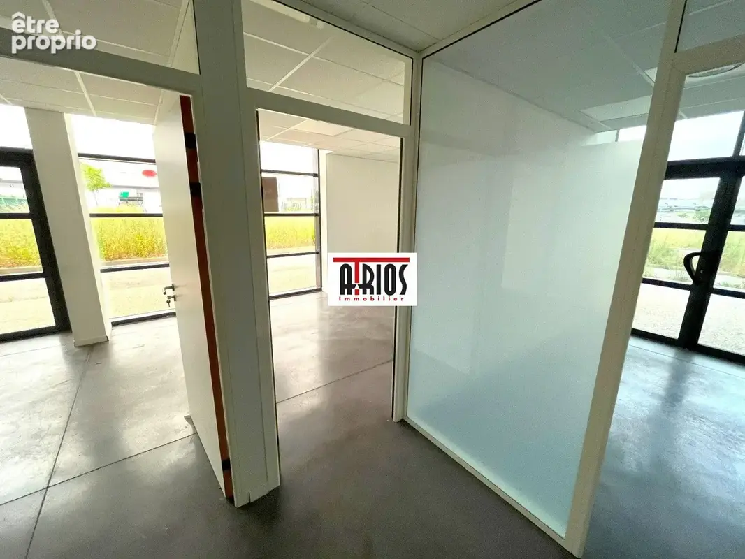 Commerce 290 m² à La Farlede  - photo 9