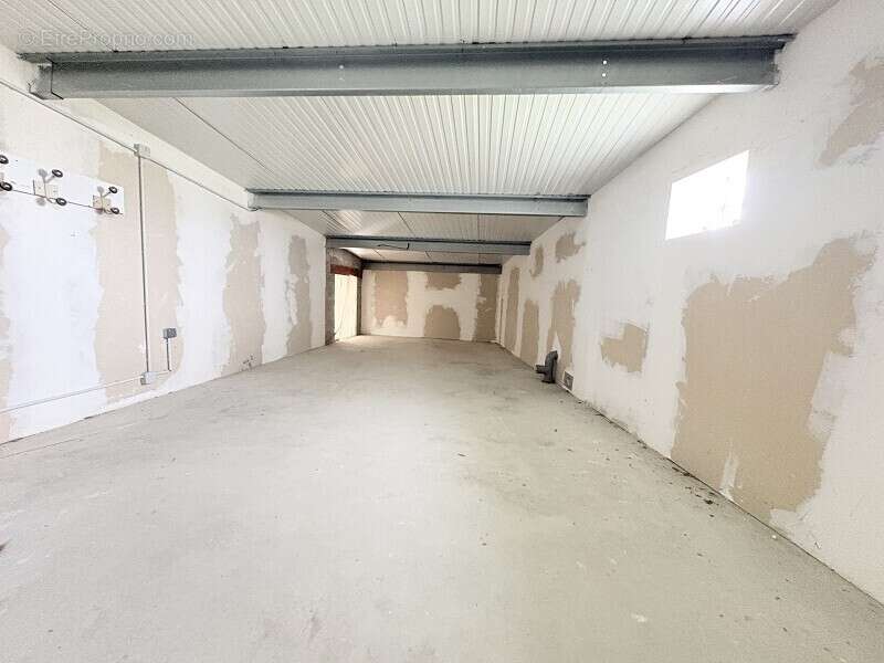Commerce 940 m² à Plaisance-Du-Touch  - photo 12