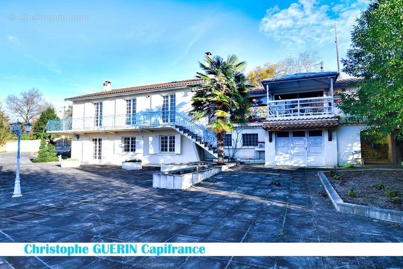 Maison à MONTIGNAC-CHARENTE