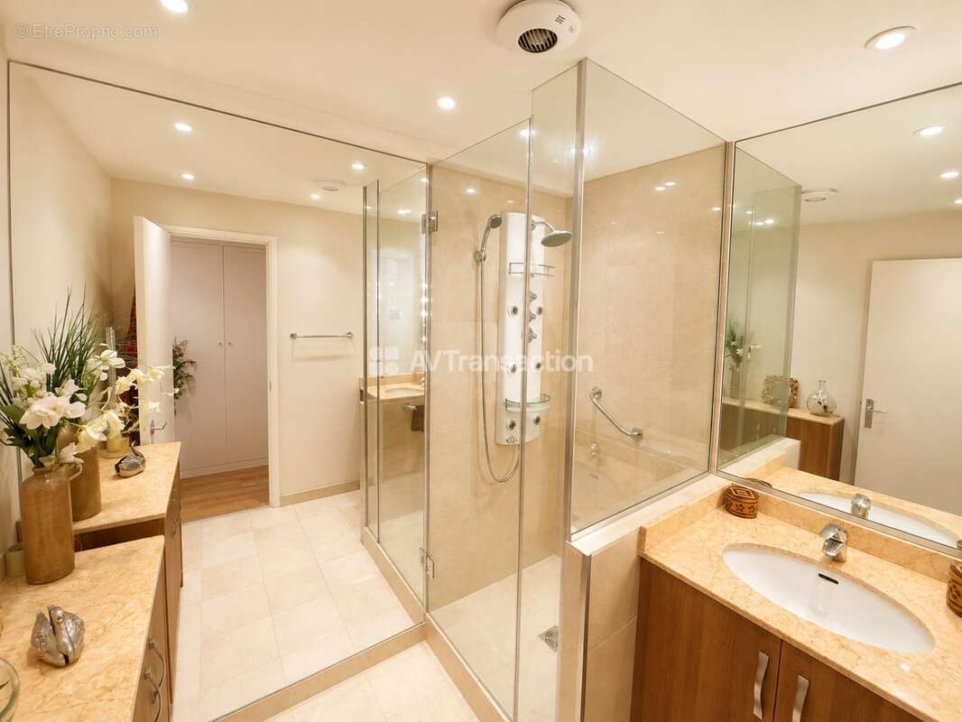 Appartement à NEUILLY-SUR-SEINE