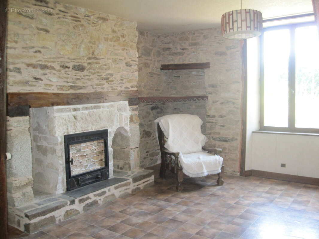 Maison à SAINT-YRIEIX-LA-PERCHE