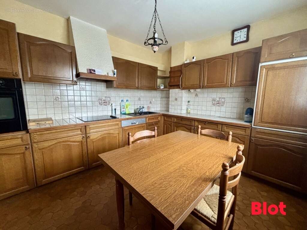 Maison à NOYAL-CHATILLON-SUR-SEICHE