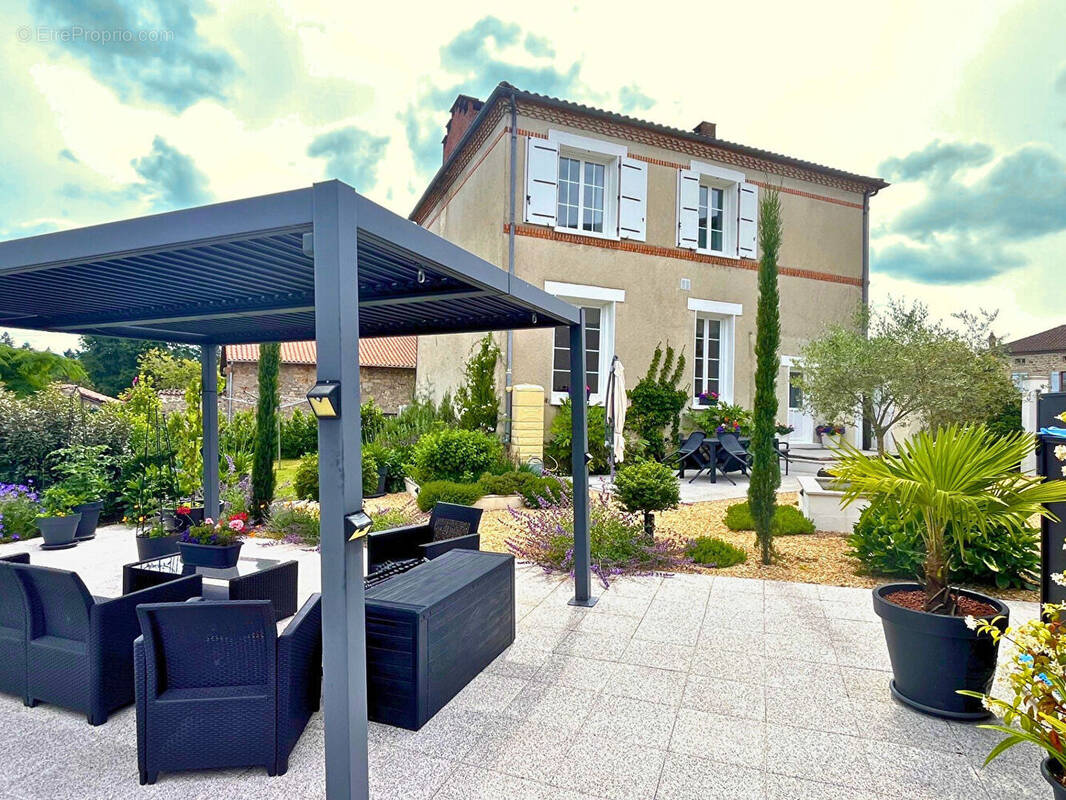 Maison à LA CHAPELLE-MONTBRANDEIX