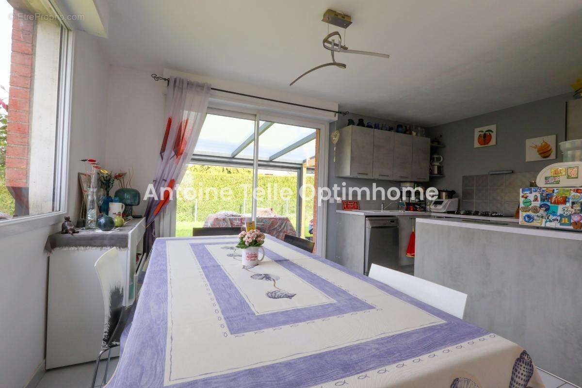 Salesches - Plain pied de 3 Chambres avec garage, terrasse et jardin clos - A découvrir rapidement ! - photo 6