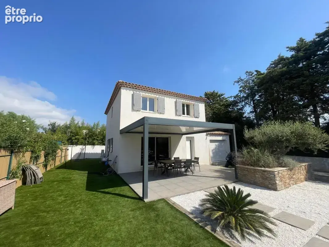 A vendre la seyne sur mer 83500 quartier sud villa 6 pieces piscine jardin - photo 9