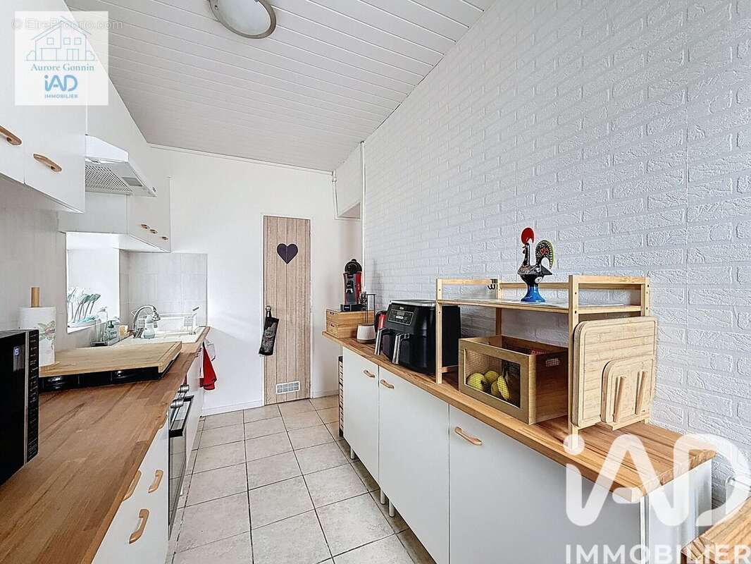 Maison 99 m² à Saint-Pierre-Le-Moutier  - photo 4