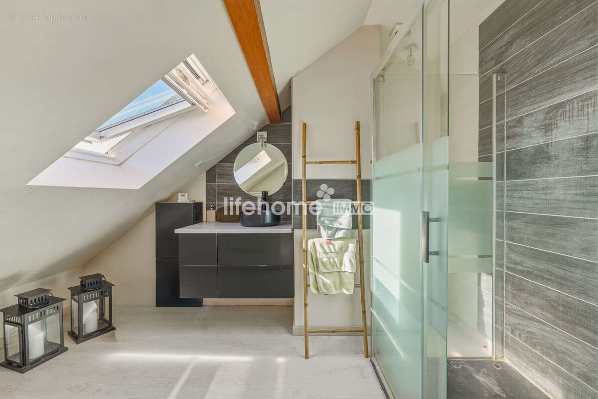 Maison à LA ROCHE-SUR-FORON