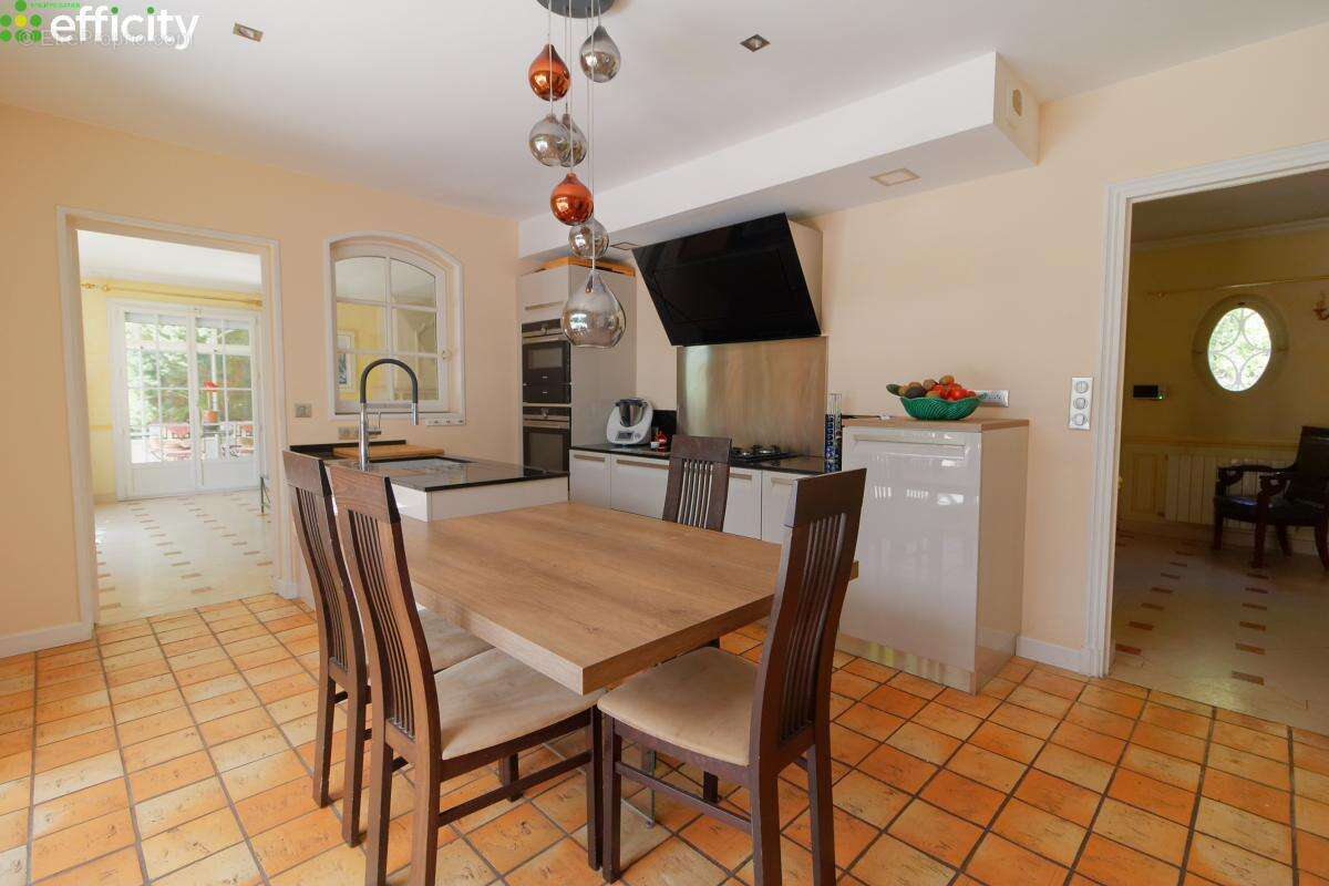 Maison 275 m² à Chaumontel  - photo 11