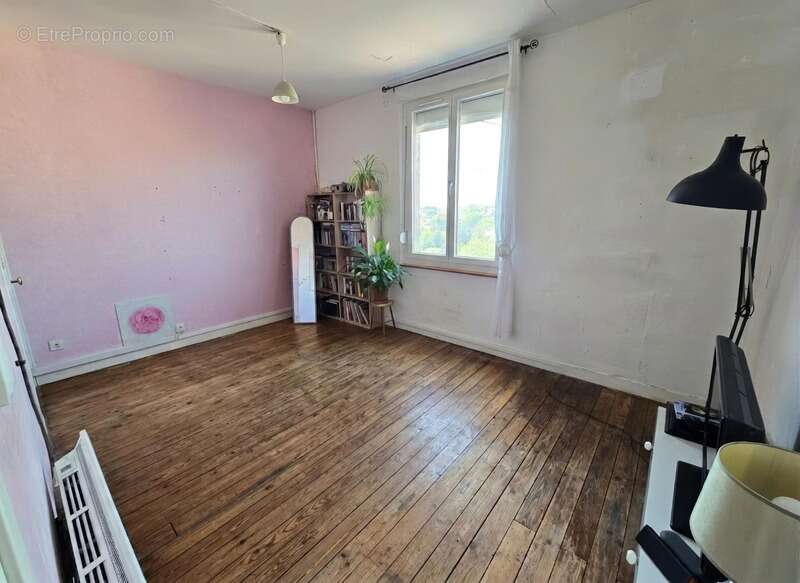 HIRSON (02) -  Vente maison avec 4 chambres , cour  et terrain - photo 4