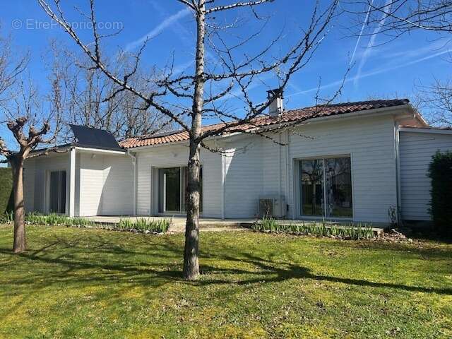 Maison à SAINT-ETIENNE-DE-TULMONT