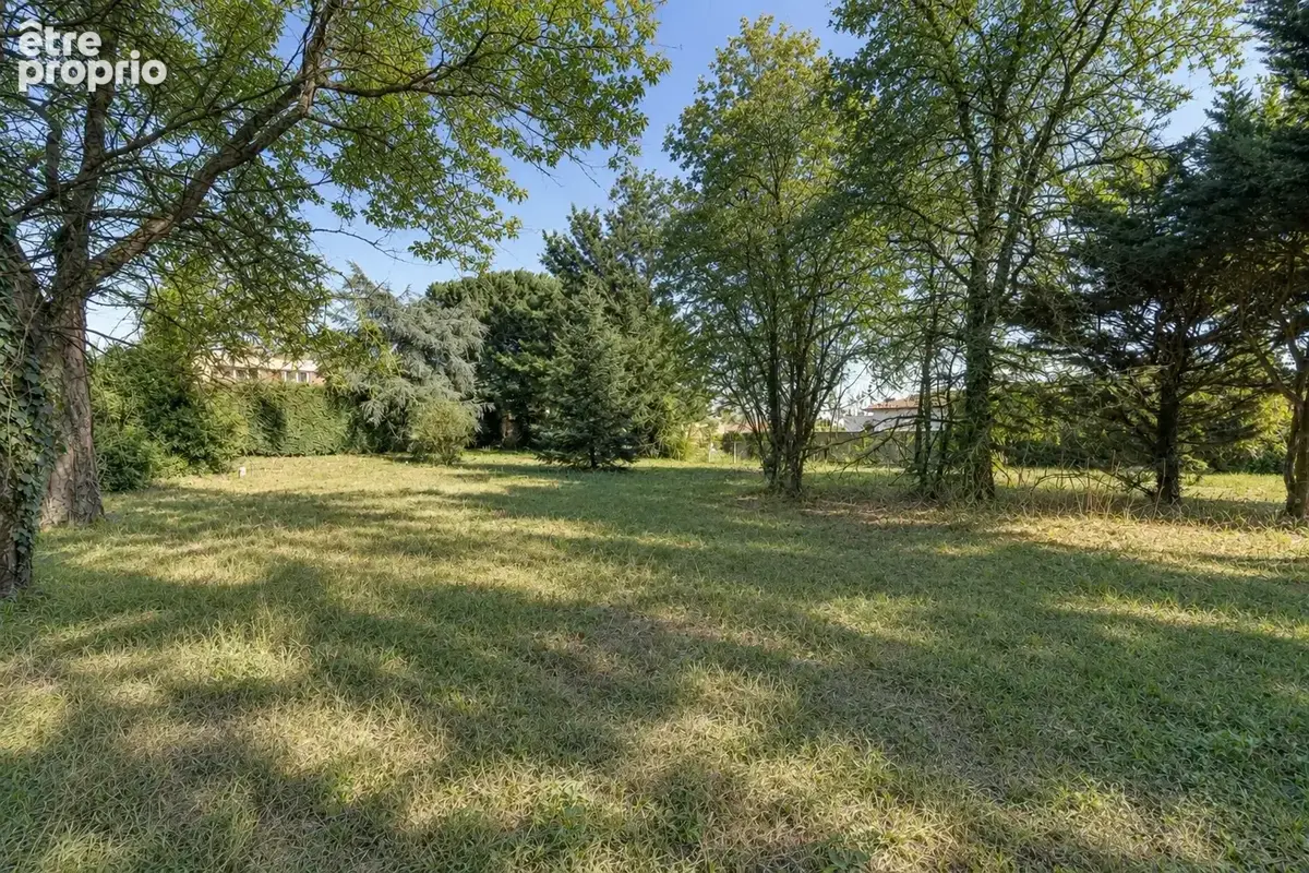 Terrain constructible de 1147m2 - photo 2