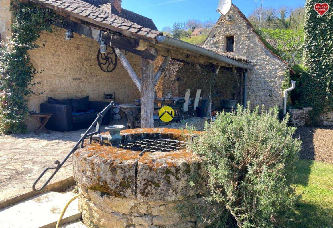 Maison à MAUZAC-ET-GRAND-CASTANG