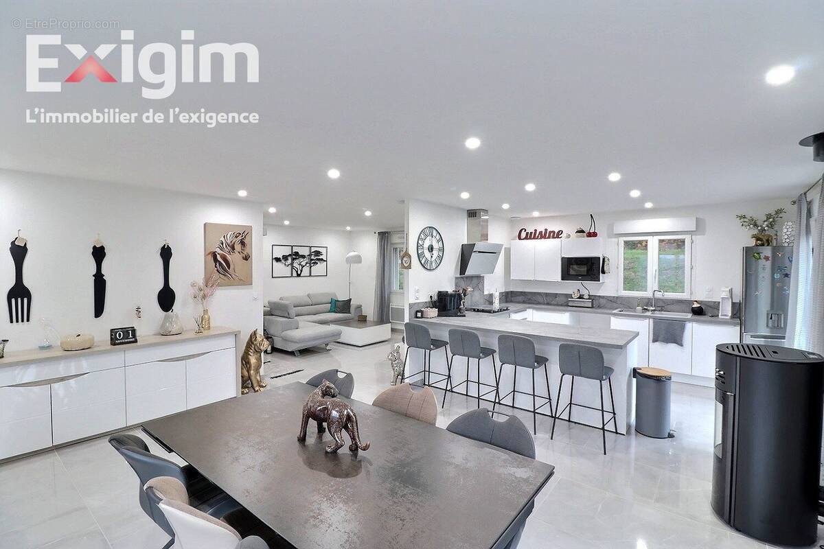 Maison à LE CRESTET