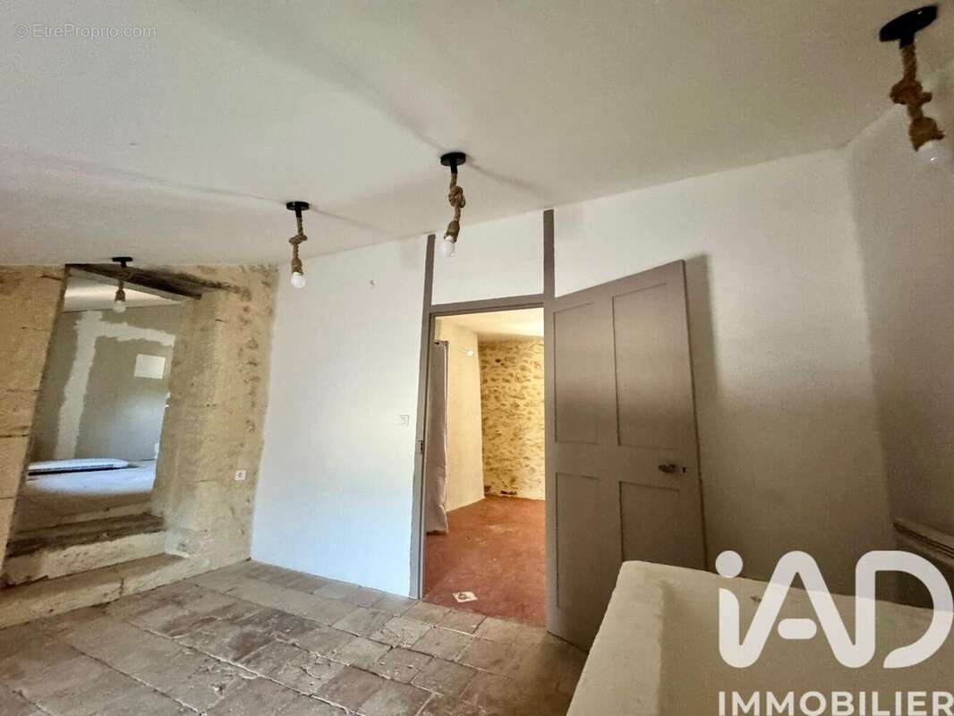 Maison 121 m² à Estezargues  - photo 8