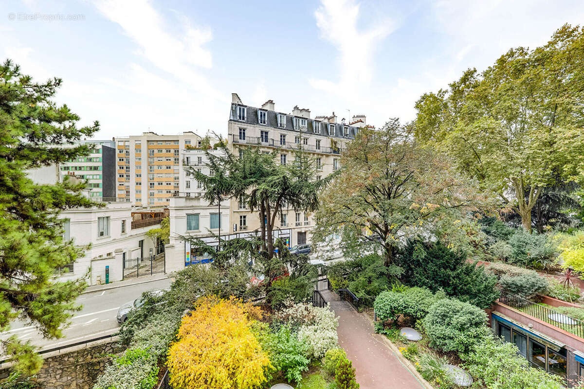 Appartement à PARIS-14E