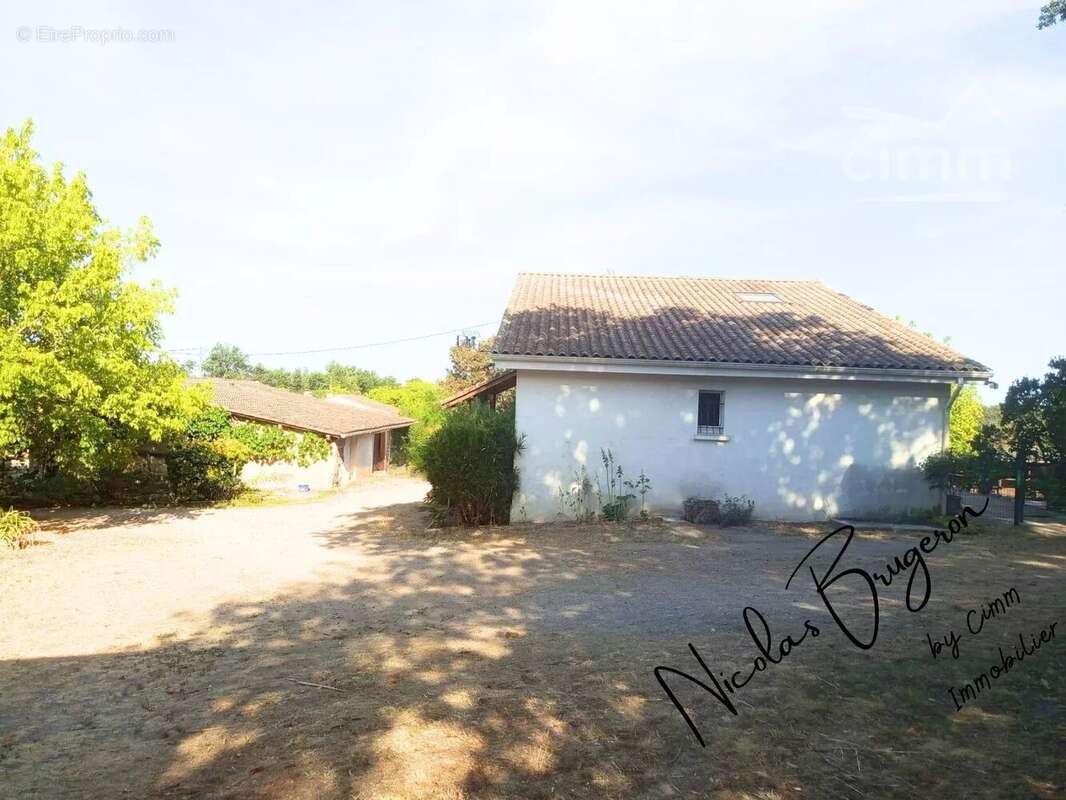 En exclusivité – Ensemble immobilier avec deux habitations, étang et près d’un hectare de terrain - photo 17