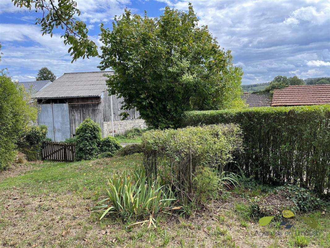 Maison à SAUVIAT-SUR-VIGE