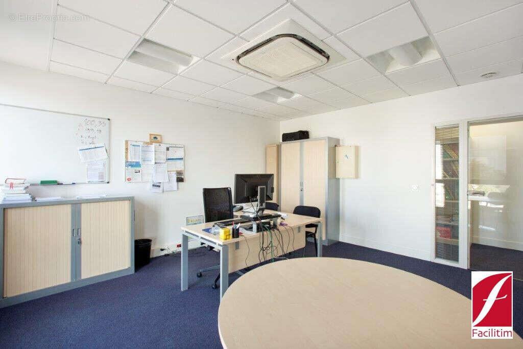 Commerce à MONTIGNY-LE-BRETONNEUX