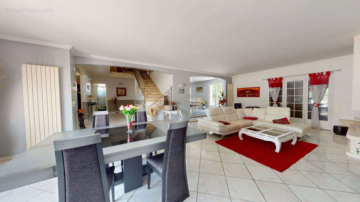 Maison à COUBRON