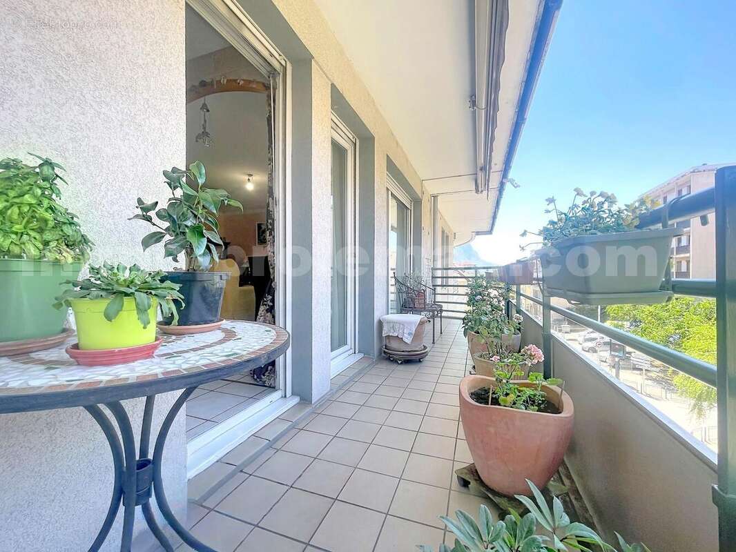 Appartement_T3_Gaillard_frontière_Suisse_direction_GENEVE_CALME_investissement_vente_TERRASSE_